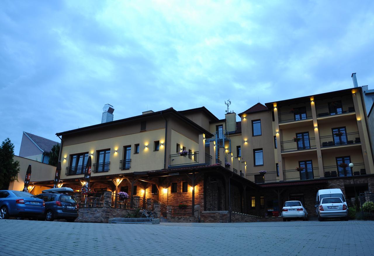 Hotel Lidovy Dum Bzenec Zewnętrze zdjęcie